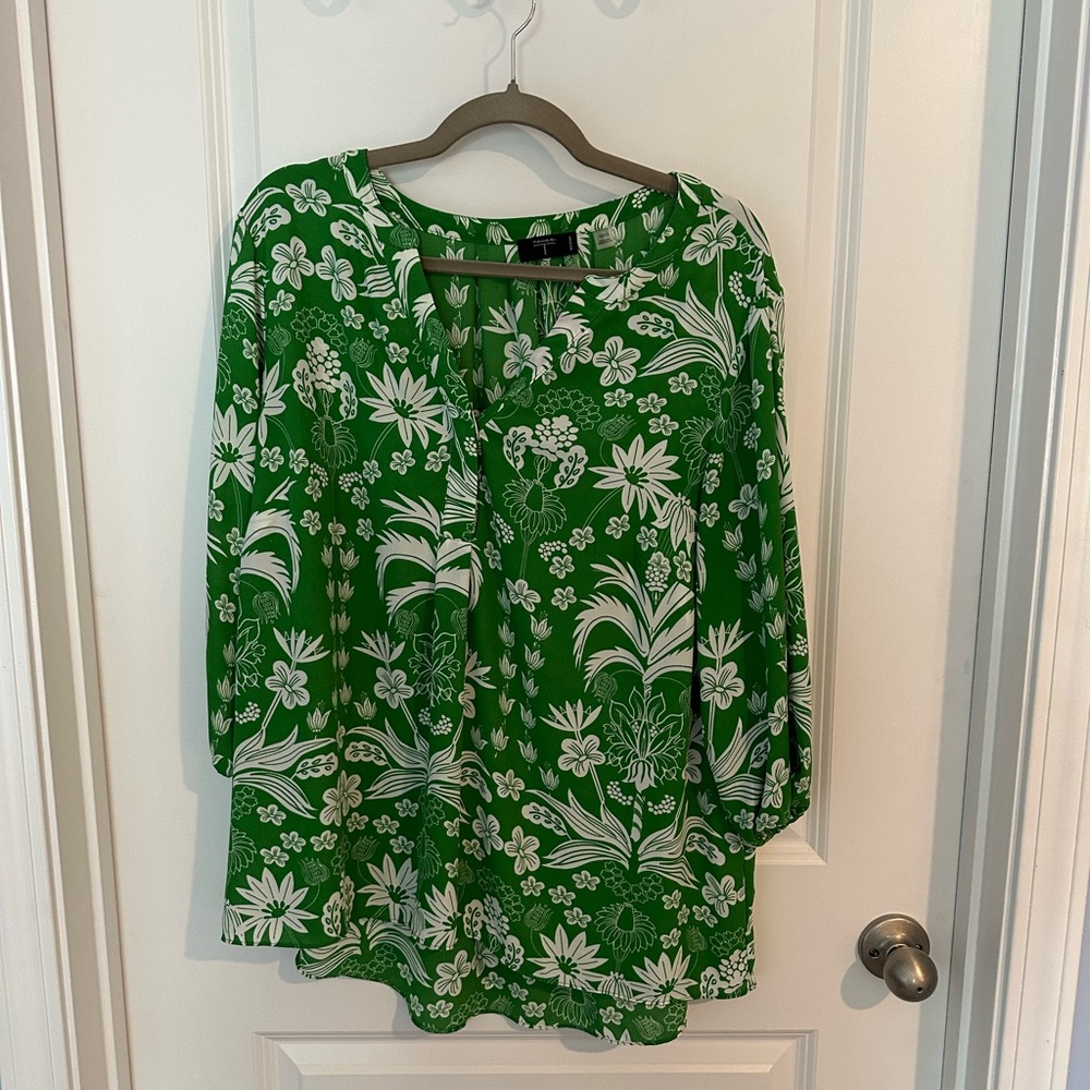 Tahari Green and White 3/4 Sleeve Blouse